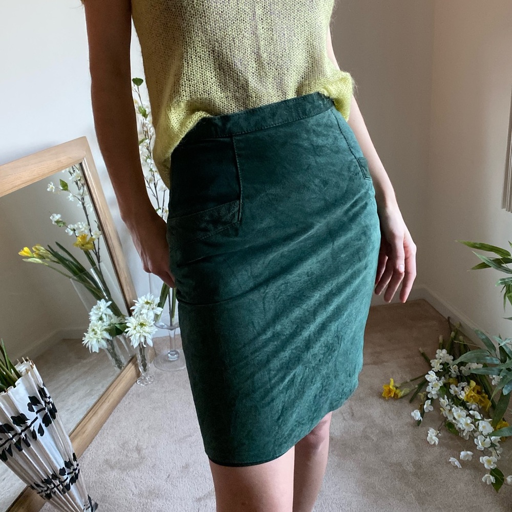 🌐 VTG Green suede pencil skirt